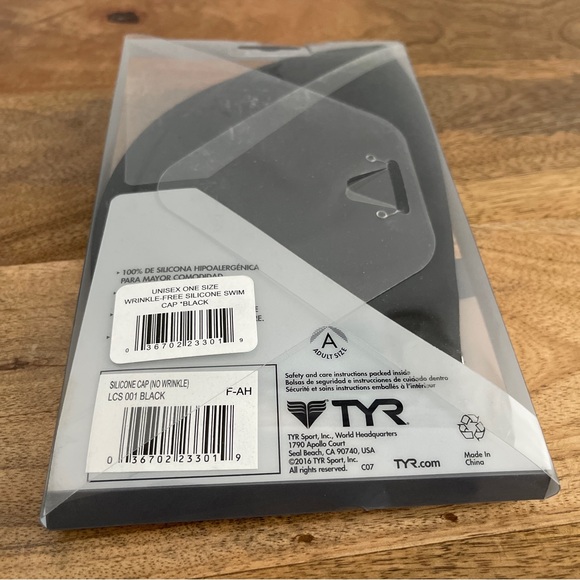 TYR Wrinkle- Free Black Silicone Swimming Cap - Picture 2 of 2